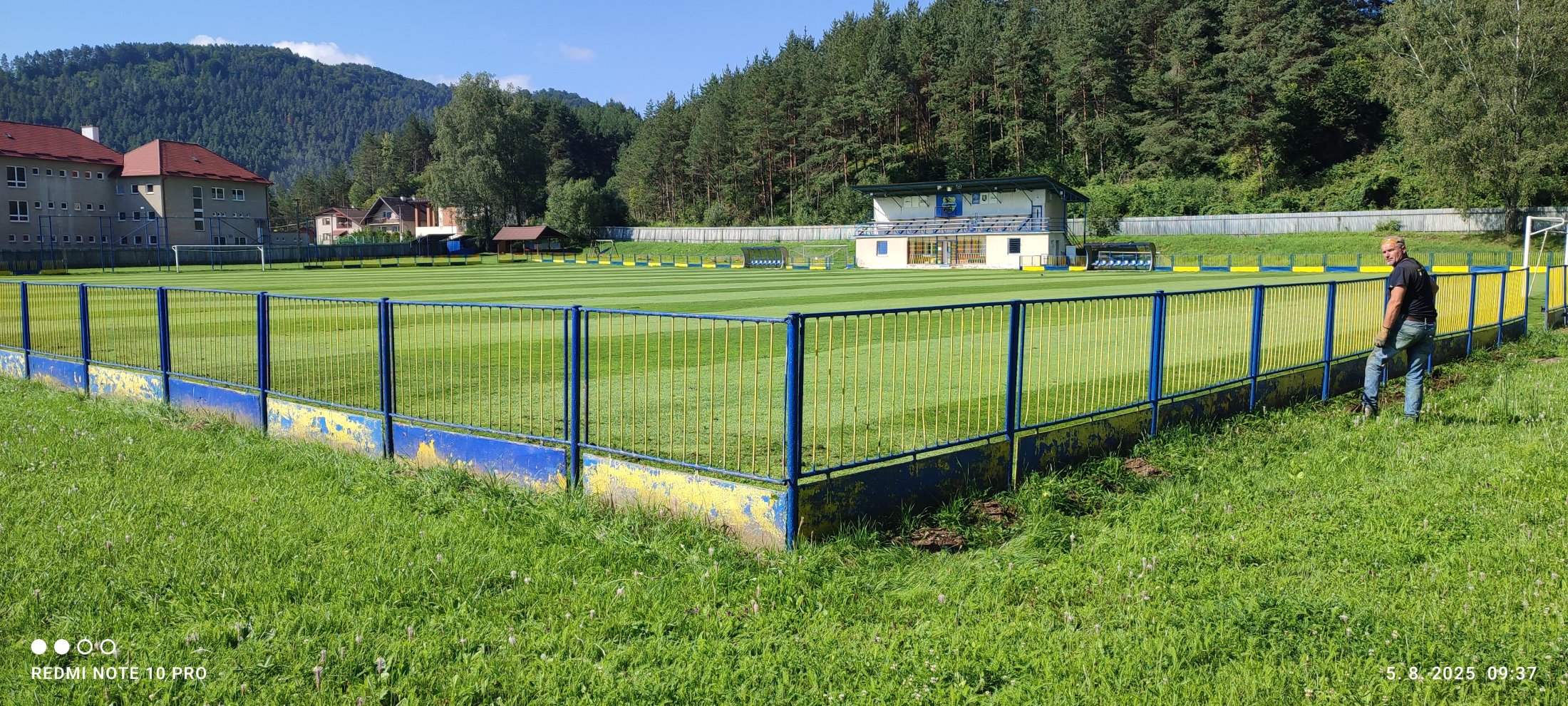 Oprava a obnova náterov futbalového ihriska - foto 2