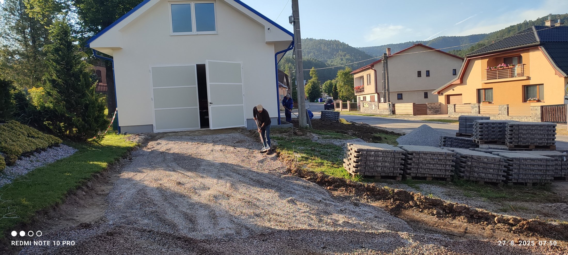 Realizácia chodníkov pri HZ a v parku - foto 2