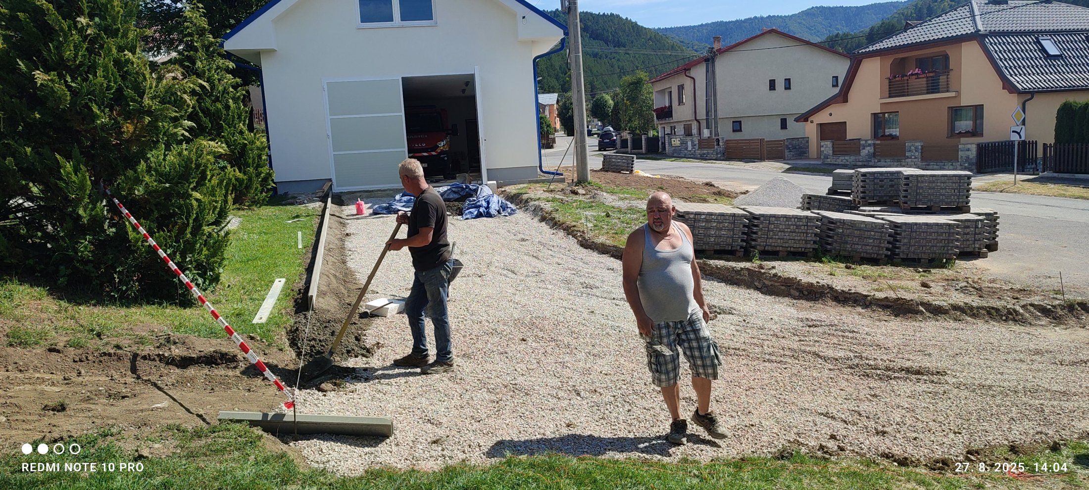 Realizácia chodníkov pri HZ a v parku - foto 3