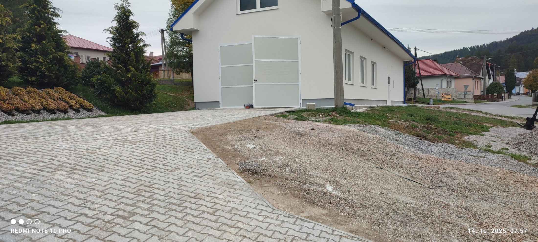 Realizácia chodníkov pri HZ a v parku - foto 9