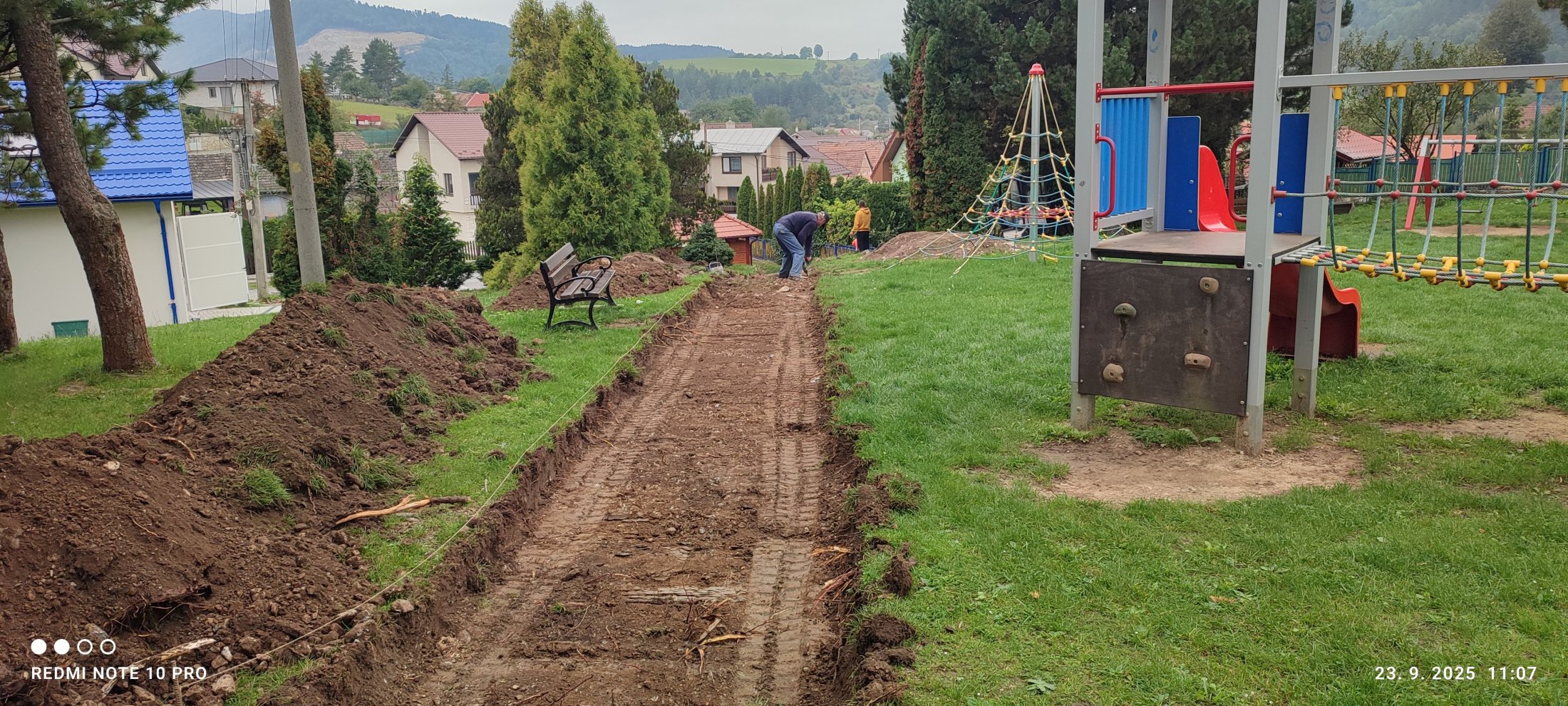 Realizácia chodníkov pri HZ a v parku - foto 10