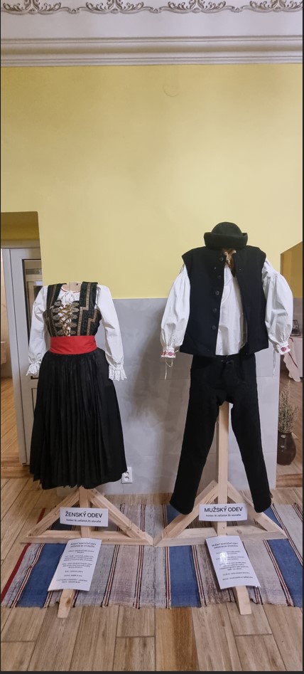 Škola tanca a výstava krojov