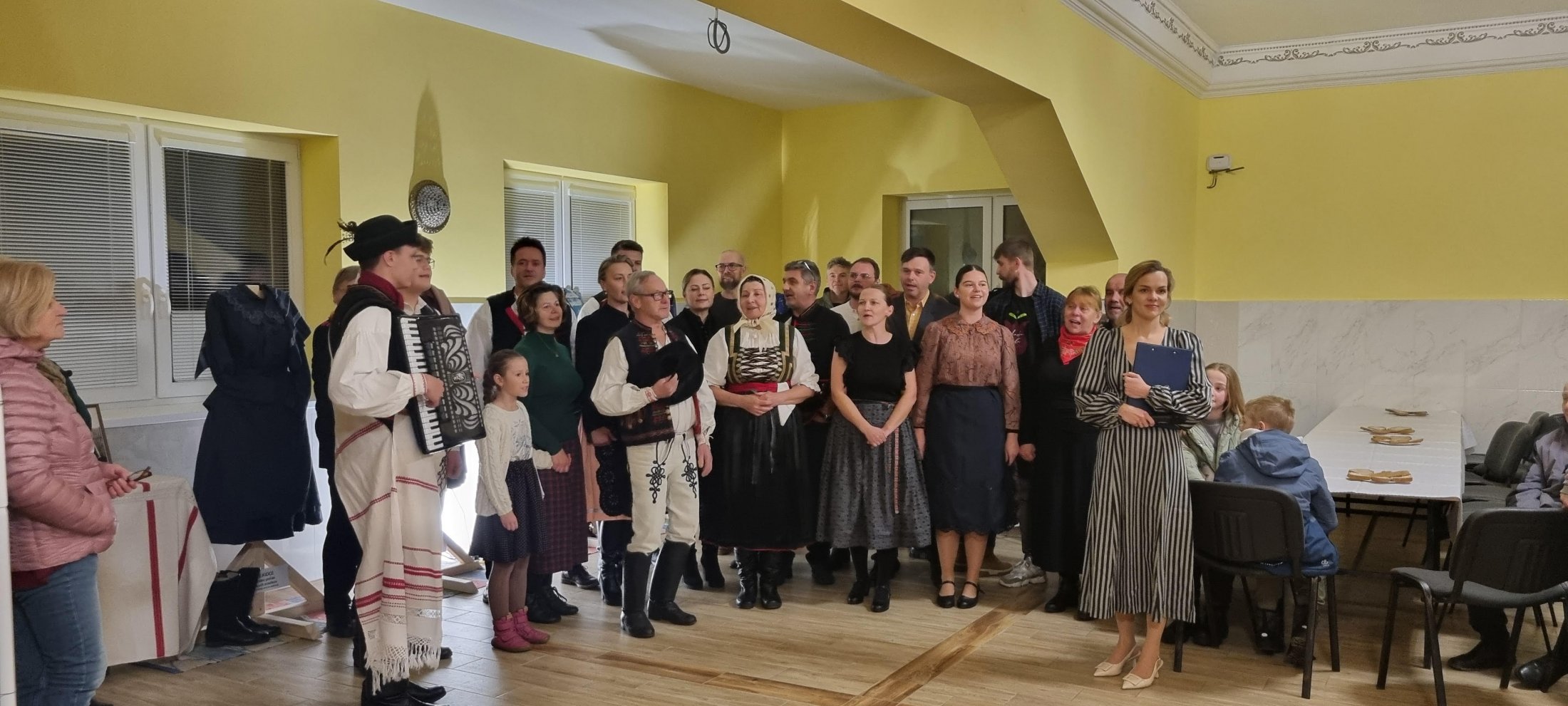 Škola tanca a výstava krojov - foto 7