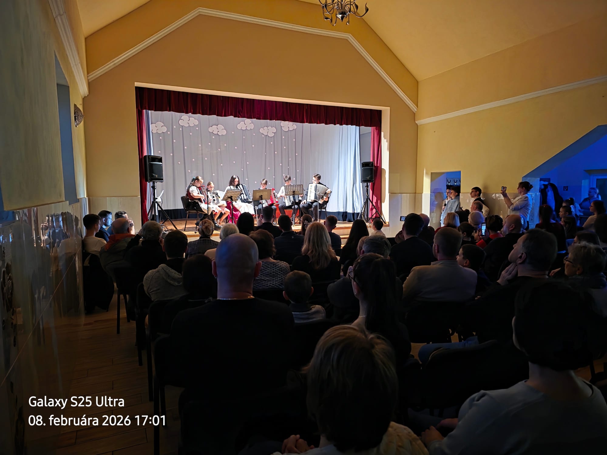 Vystúpenie ZUŠ sv. Jana Krstiteľa Sp. Vlachy - foto 12