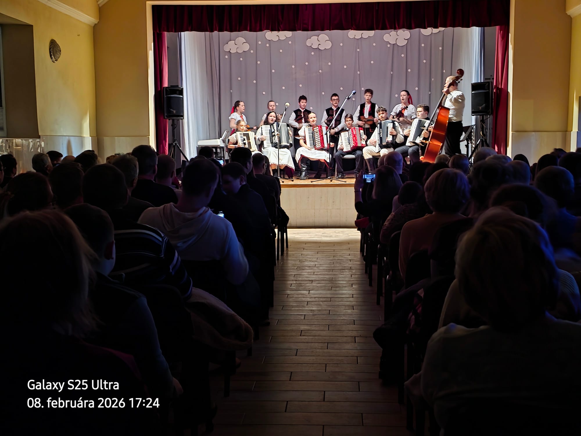 Vystúpenie ZUŠ sv. Jana Krstiteľa Sp. Vlachy - foto 16